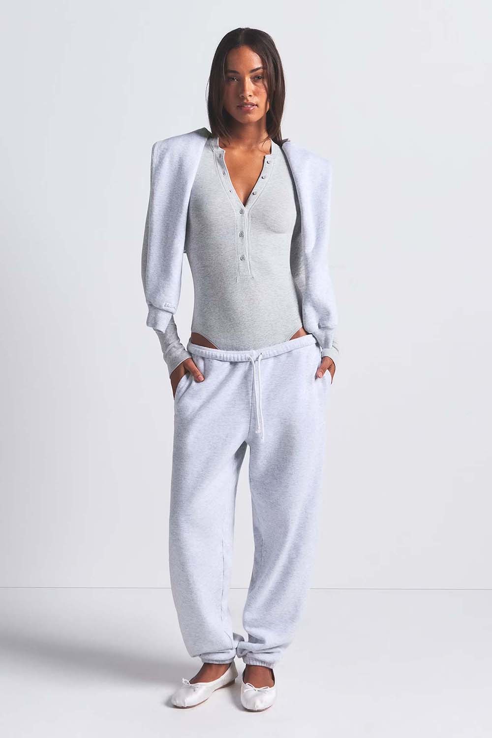 תמונת כל הלוק של CLASSIC JOGGER